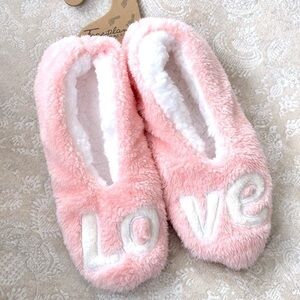 Brand New Faceplant Dreams Love Pink & White Fuzzy Sherpa Cozy Slippers